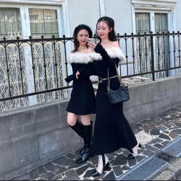 ROYAL PARTY 오프숄더 퍼 미니 니트 드레스