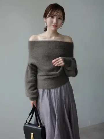 아뉴앙스 anuans 라쿤폭스 오프숄더 니트 풀오버