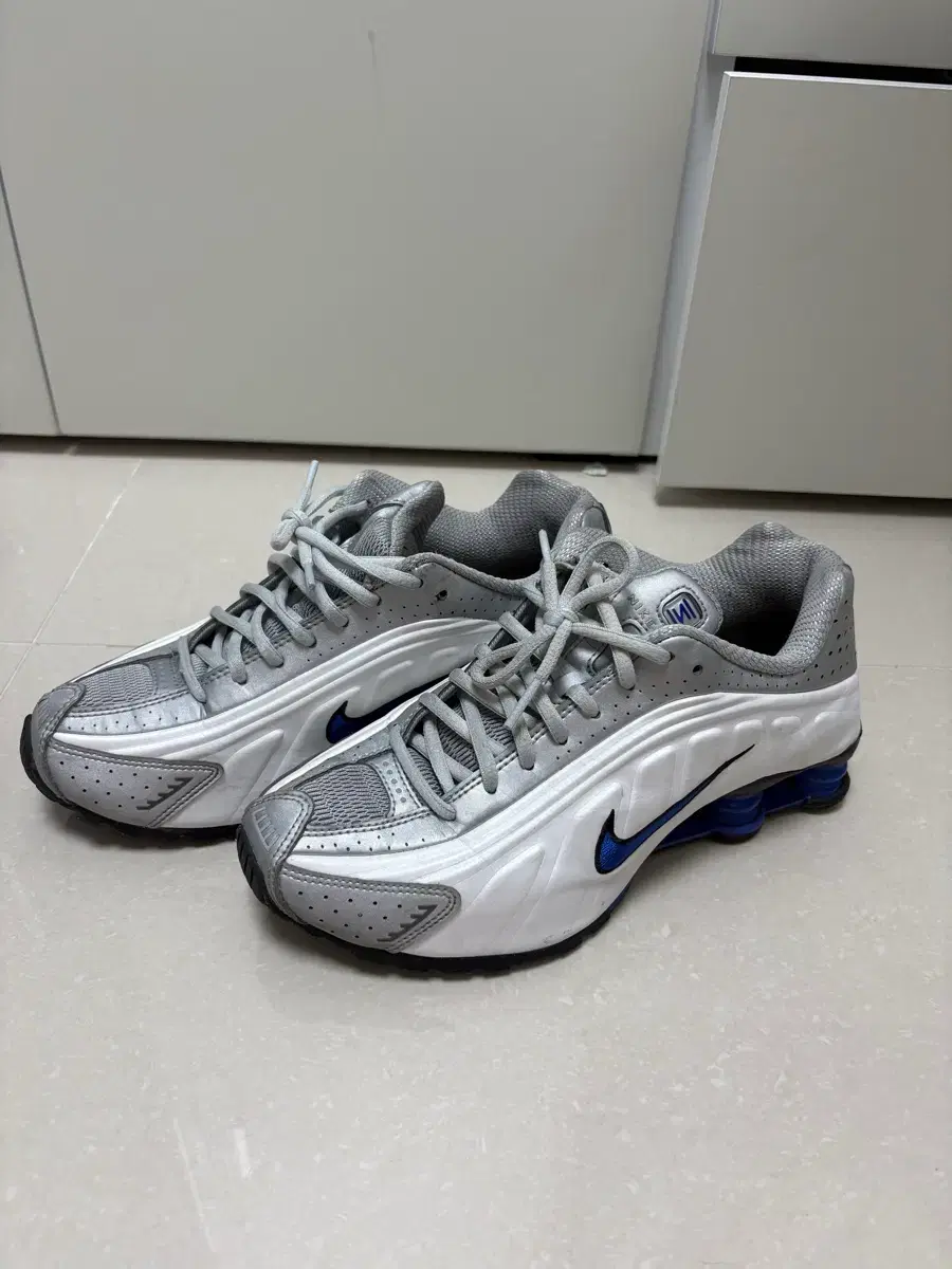 Nike Shox R4 245