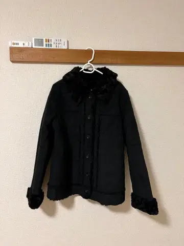 블랙 무스탕 코트