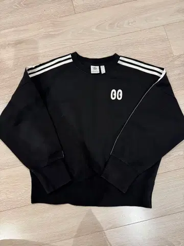 adidas 스트라이프 블랙 맨투맨