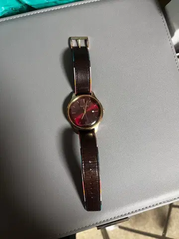 브라운 가죽 빨간색 다이얼 아날로그 쿼츠 손목시계