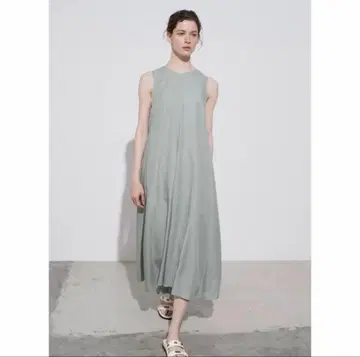 스터닝 루어 턱 플레어 원피스