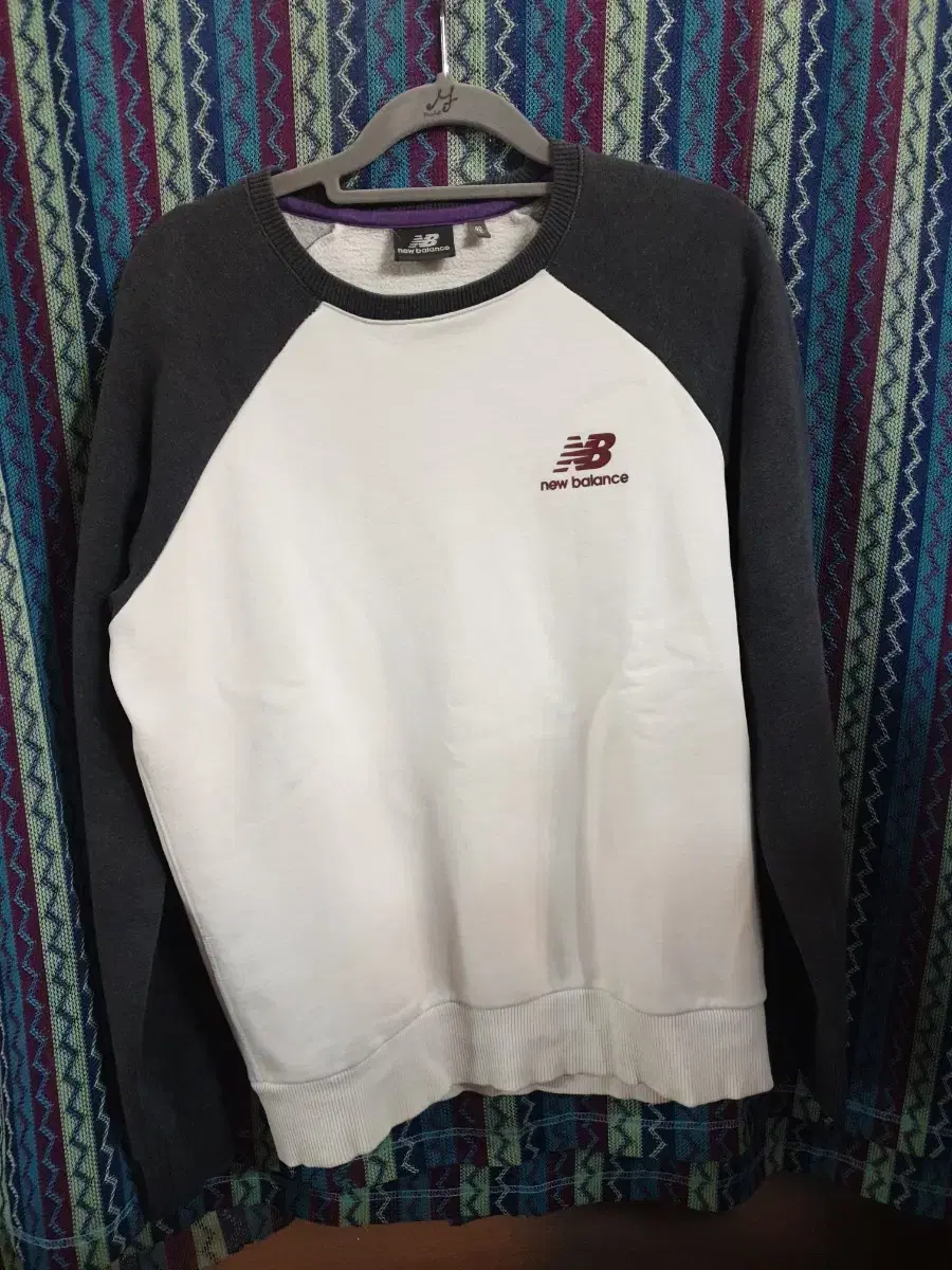 New Balance White/Black Raglan Sweatshirt T-shirt 90