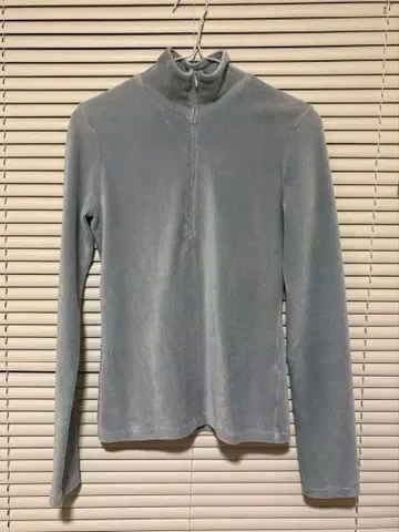 amomento 아모멘토 벨로아 상의 하프 지퍼 블루