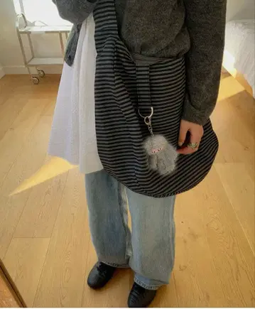 ITZAVIBE REVERSIBLE STRIPE BAG 백