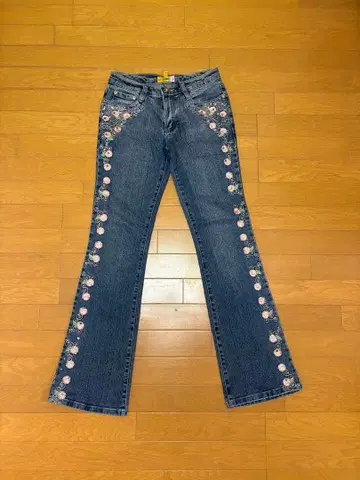 자수 장식 로우라이즈 데님 청바지