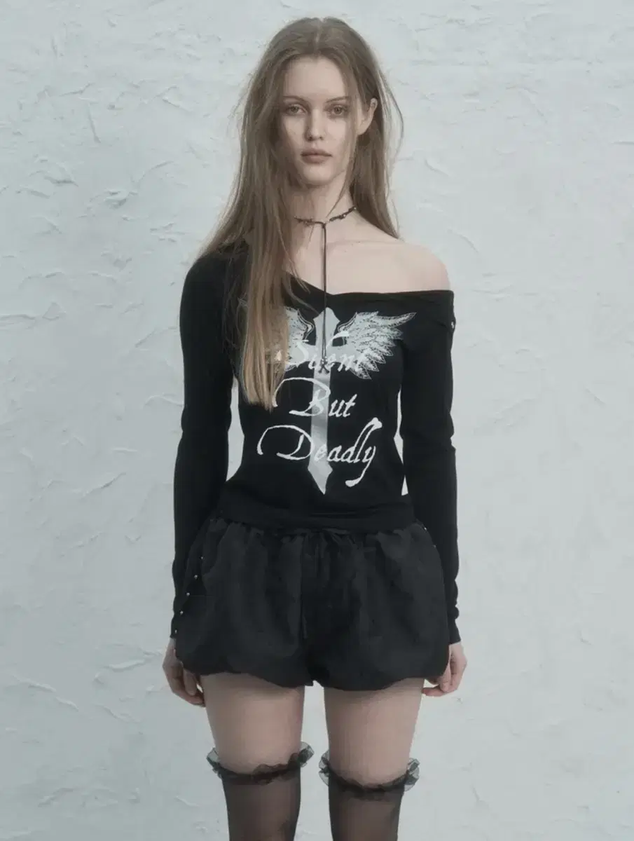 SETUPEXE V-neck Cross Top (Black)