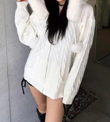 폼폼 장식 케이블 짜임 ZIP 니트 후드티 원피스 SPIRALGIRL