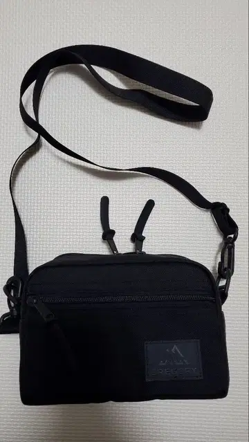 GREGORY 패디드 숄더 파우치 S