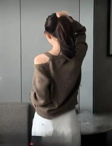 택 포함 미사용 새상품 숄더 슬릿 니트 스웨터 화이트