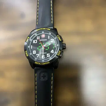 웬거 디지털 나침반 기능부 손목시계 작동품 배터리 교체 완료