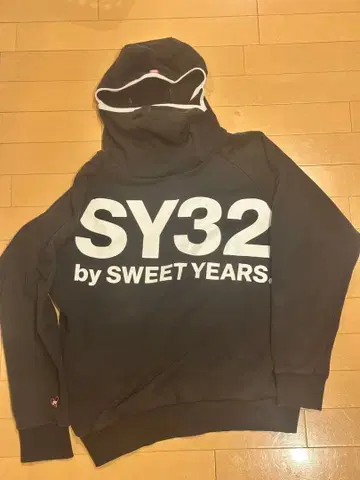 SY32 by SWEET YEARS 블랙 후드티와 스웨트 팬츠 세트