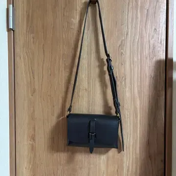 블랙 가죽 숄더백