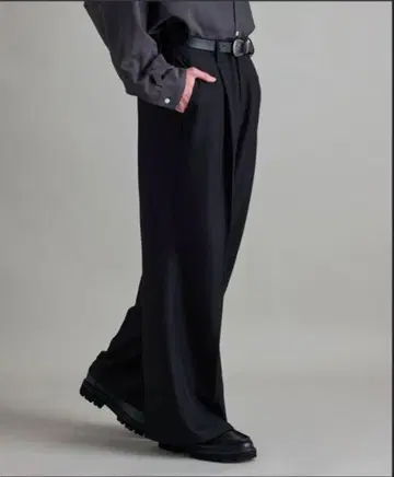 JUNRED 블랙 와이드 팬츠