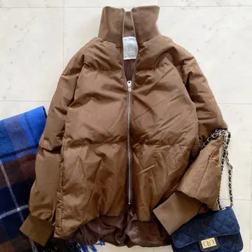 비어즐리 지퍼 플레어 다운 브라운 최근 모델