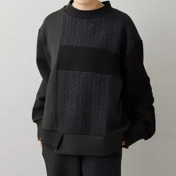 이아파피요네 절개 맨투맨 상의 SUM1 STYLE 스미 스타일