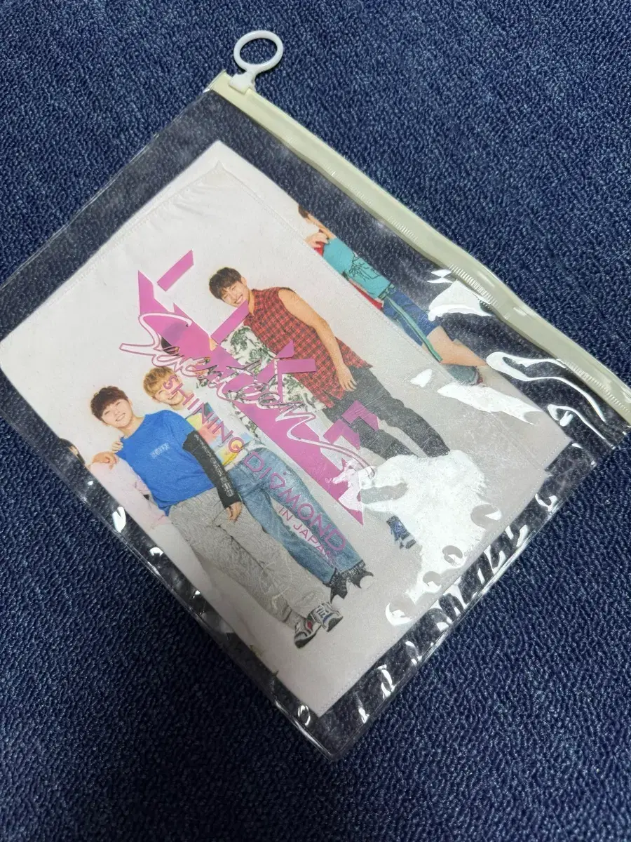 Seventeen first concert slogan 2016? Goods