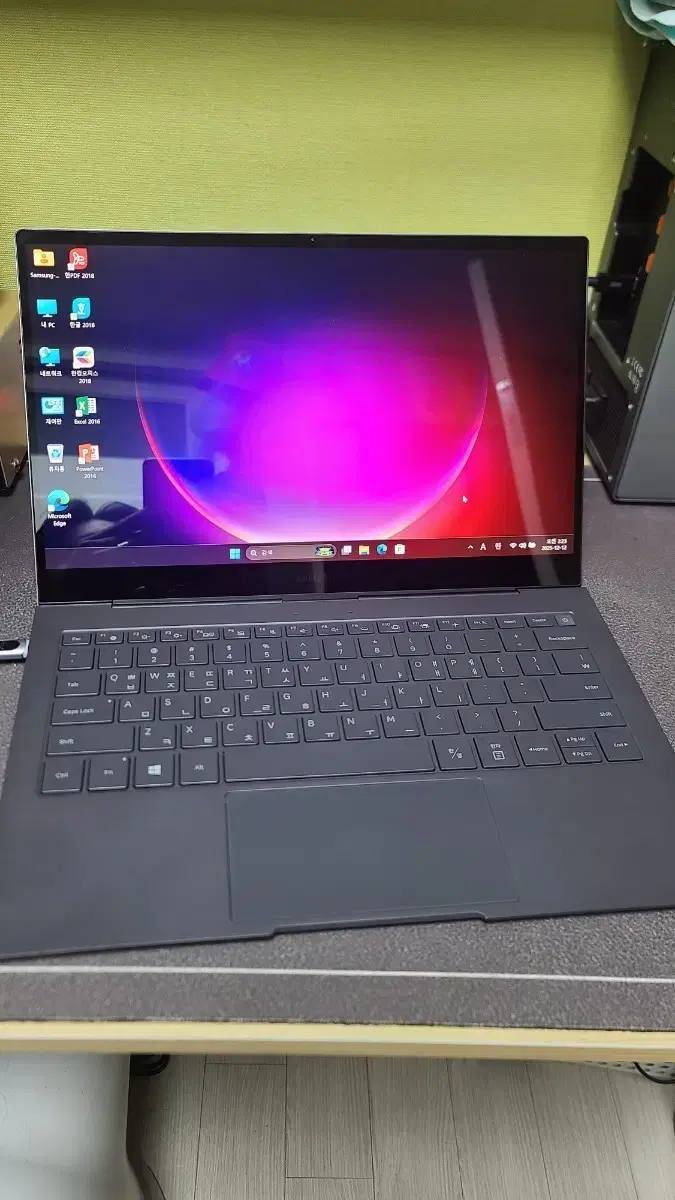 Galaxy Book S 13-inch touchscreen, 11th Gen CPU, PD charging, good condition