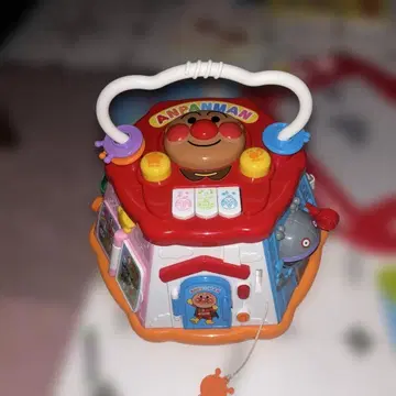 호빵맨 집 모양 완구 소리와 빛 포함