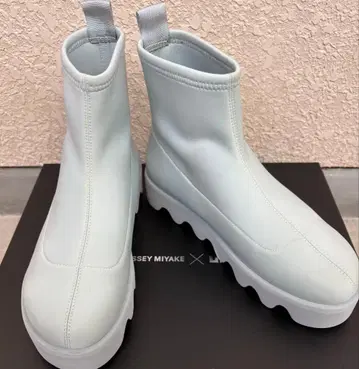 ISSEY MIYAKE 라이트 그레이 숏부츠