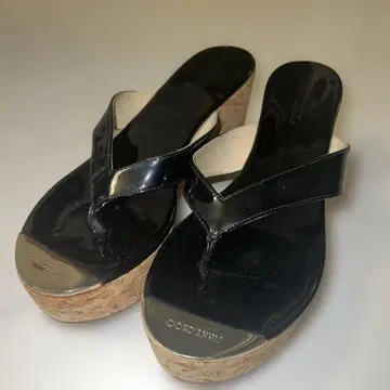 JIMMY CHOO 크로스 스트랩 샌들