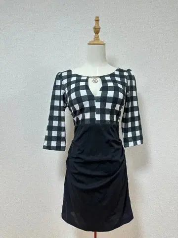 체크 무늬 미니 원피스 반팔 블랙 화이트