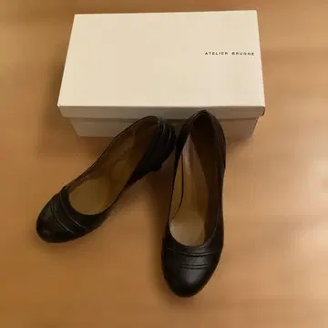 아틀리에 블루쥬 블랙 펌프스 23.5cm