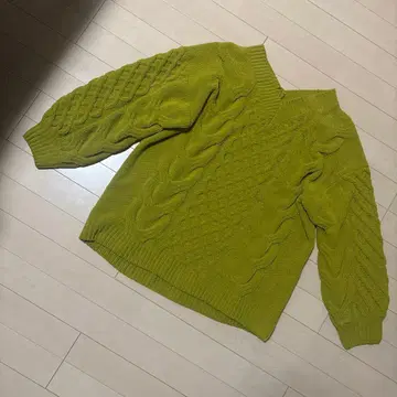 아줄바이마우지 라임 그린 케이블 몰 니트 V넥 스웨터