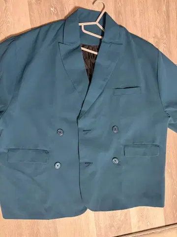 다크 그린 더블 브레스트 자켓과 플레어 팬츠 세트