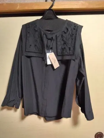 Rose Tiara 사이즈 38 체리 옷깃 블라우스 하자품