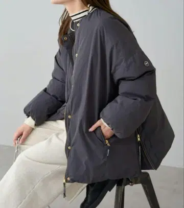 미사용 새상품 퓨어세신 프렌치 덕 다운 사이드 지퍼 자켓