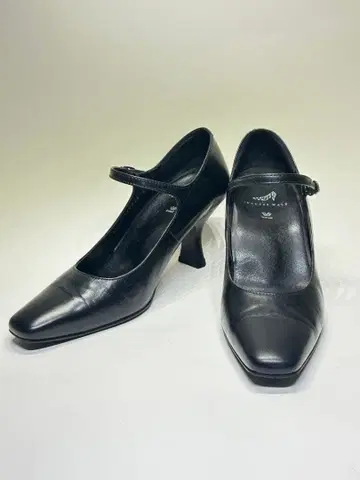 와코루 와코루 성공 워크 23.5/2EE 블랙 스트랩 펌프스