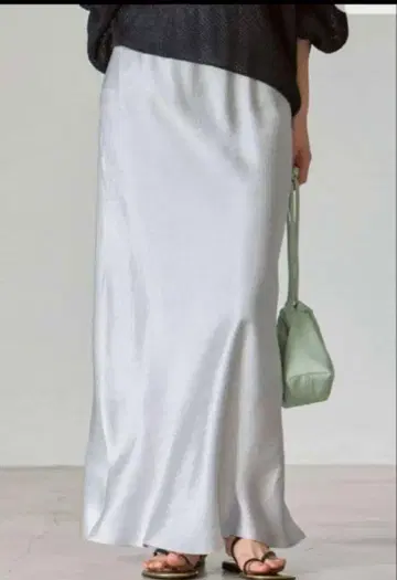 내로우 A라인 새틴 스커트 noble