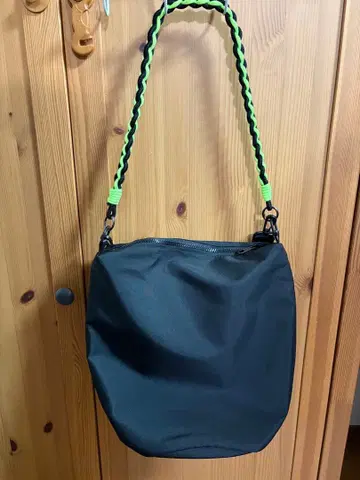 나일론 숄더백 블랙