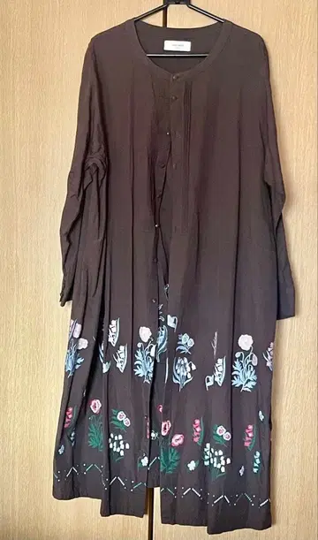 새상품급 슈퍼 하카 수수료 꽃무늬 브라운 계열 원피스