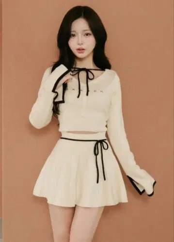 다리치 허리 오픈 리본 디자인 니트 미니 원피스