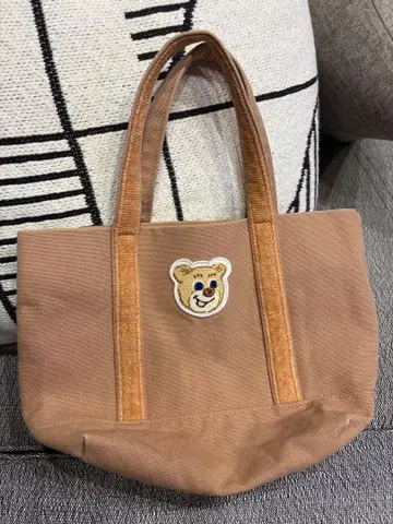 LOVERARY 곰 자수 토트백 페이러