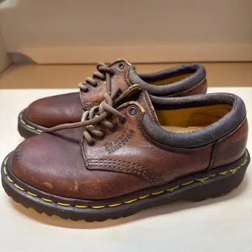 닥터마틴 브라운 레이스업 슈즈