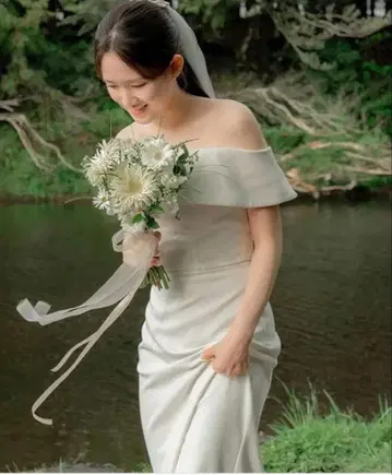 12/15까지 화이트 오프숄더 웨딩 드레스