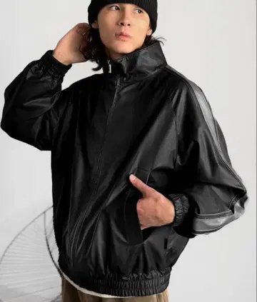 미사용 새상품 하이넥 인조 가죽 트랙 자켓 S 사이즈