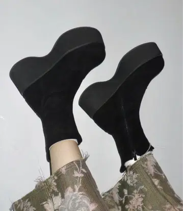 musubore 블랙 스웨이드 플랫폼 숏부츠