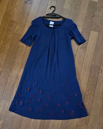 Sybilla 무릎 기장 원피스 M 사이즈 슬립 포함