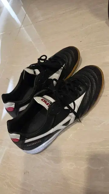 Mizuno 모렐리아 풋살화 블랙/화이트