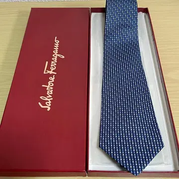 살바토레 페라가모 넥타이