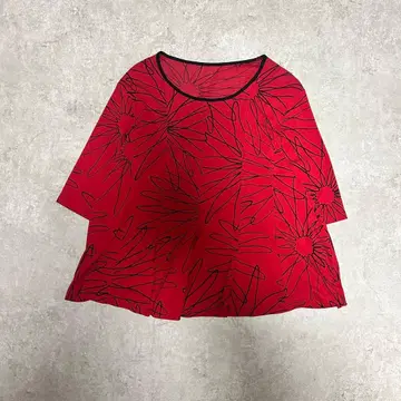 빨간색 꽃무늬 반팔 티셔츠