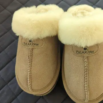 [ 새상품급 ] BEARPAW 베어파우 무스탕 샌들 통굽 22cm
