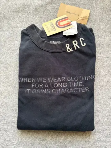 새상품 UNIVERSAL OVERALL 별주 숏 슬리브 T셔츠 네이비