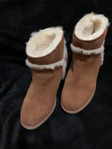 브라운 퍼(털) 장식 스웨이드 부츠