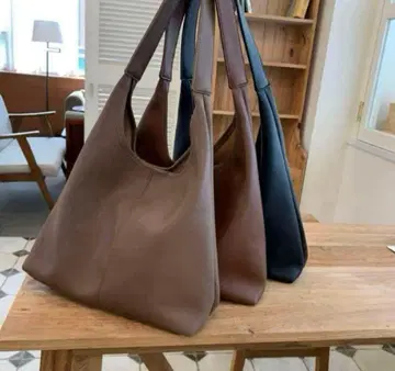 전량 처분 중 필독 즉시 구매 BLATE 파우치 포함 고급 숄더백